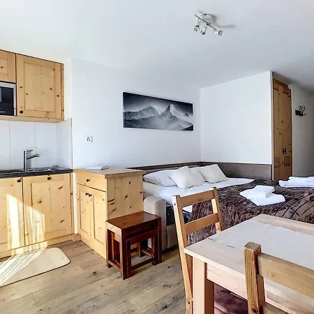 Apartment Asters 6